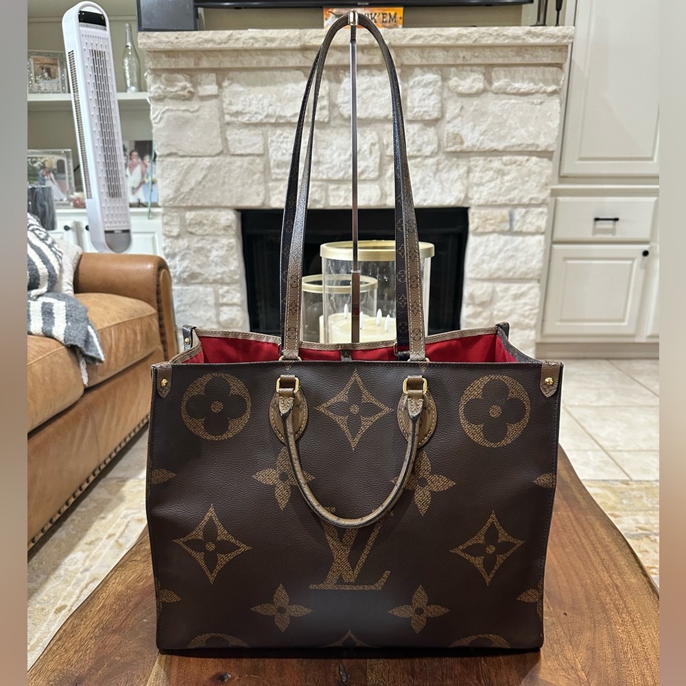 Louis Vuitton on the go reverse GM